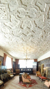 An exquisite traditional false ceiling design. (Photo by magicbricks.com)